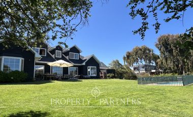 Casa emplazada en 2 sitios Santa María del Mar