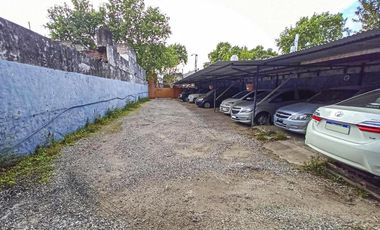 Gran galpón de 1.338 m² más playa de estacionamiento