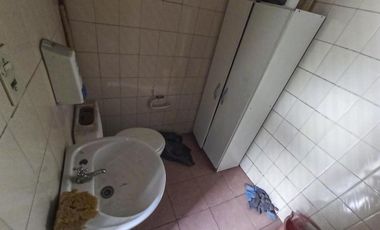 Gran galpón de 1.338 m² más playa de estacionamiento