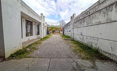 Gran galpón de 1.338 m² más playa de estacionamiento