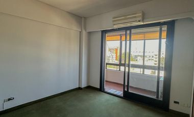 APTO CREDITO Departamento 3 ambientes en moron centro con balcon al frente