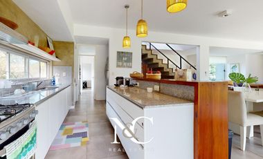 Casa en venta en Costa Esmeralda, fondo libre
