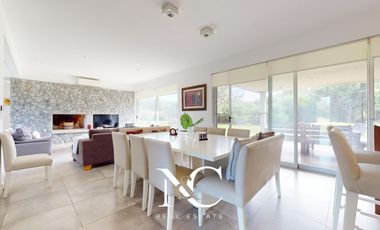 Casa en venta en Costa Esmeralda, fondo libre