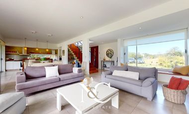 Casa en venta en Costa Esmeralda, fondo libre