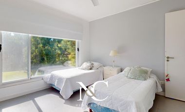 Casa en venta en Costa Esmeralda, fondo libre