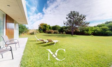 Casa en venta en Costa Esmeralda, fondo libre