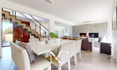 Casa en venta en Costa Esmeralda, fondo libre