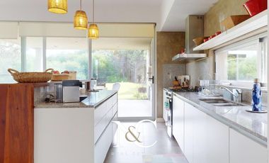 Casa en venta en Costa Esmeralda, fondo libre
