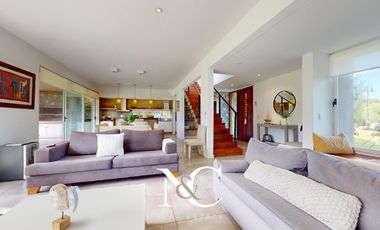 Casa en venta en Costa Esmeralda, fondo libre