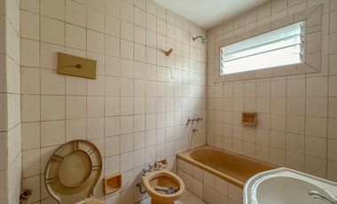 Departamento en venta en Lanús Oeste 4 ambientes con cochera