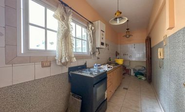 Departamento en venta en Lanús Oeste 4 ambientes con cochera