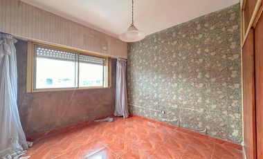 Departamento en venta en Lanús Oeste 4 ambientes con cochera