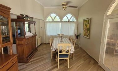 Casa de campo en forma de castillo de 6 ambientes