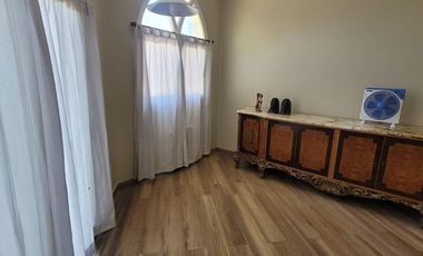 Casa de campo en forma de castillo de 6 ambientes