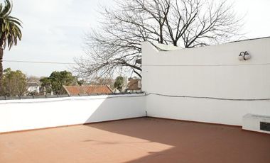 Venta Casa  8 ambientes en Coghlan | jardin | cochera