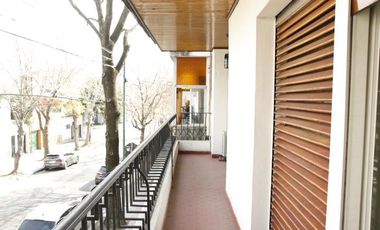Venta Casa  8 ambientes en Coghlan | jardin | cochera