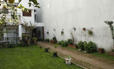 Venta Casa  8 ambientes en Coghlan | jardin | cochera