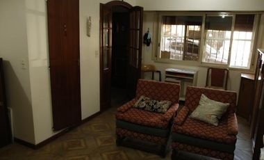 Venta Casa  8 ambientes en Coghlan | jardin | cochera