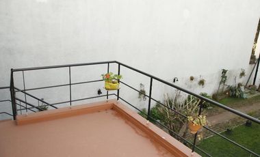 Venta Casa  8 ambientes en Coghlan | jardin | cochera