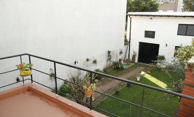 Venta Casa  8 ambientes en Coghlan | jardin | cochera