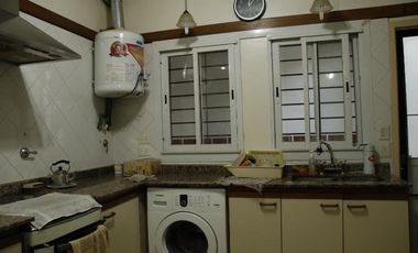 Venta Casa  8 ambientes en Coghlan | jardin | cochera