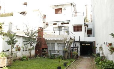 Venta Casa  8 ambientes en Coghlan | jardin | cochera