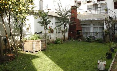 Venta Casa  8 ambientes en Coghlan | jardin | cochera