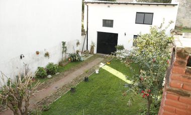 Venta Casa  8 ambientes en Coghlan | jardin | cochera