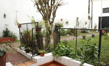 Venta Casa  8 ambientes en Coghlan | jardin | cochera