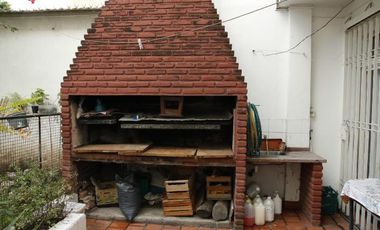 Venta Casa  8 ambientes en Coghlan | jardin | cochera