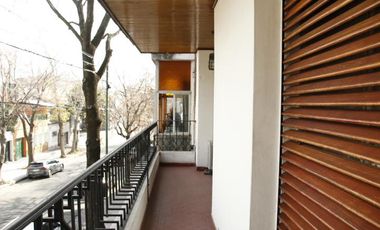 Venta Casa  8 ambientes en Coghlan | jardin | cochera