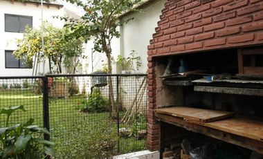 Venta Casa  8 ambientes en Coghlan | jardin | cochera