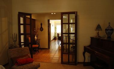 Venta Casa  8 ambientes en Coghlan | jardin | cochera