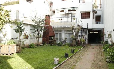 Venta Casa  8 ambientes en Coghlan | jardin | cochera