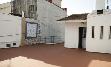 Venta Casa  8 ambientes en Coghlan | jardin | cochera