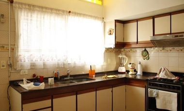 Venta Casa  8 ambientes en Coghlan | jardin | cochera