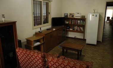 Venta Casa  8 ambientes en Coghlan | jardin | cochera