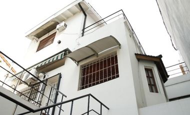 Venta Casa  8 ambientes en Coghlan | jardin | cochera