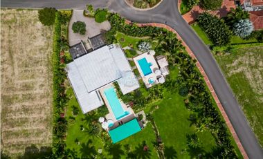 En venta casa campestre en condominio en Restrepo, Meta