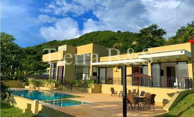 ¡Estrena Tu Paraíso Sostenible: Energía Solar, Piscina y Vista Espectacular por $1.500 Millones!