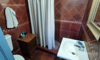 Muy linda casa 2 ambientes con departamento en el fondo