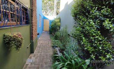 Muy linda casa 2 ambientes con departamento en el fondo