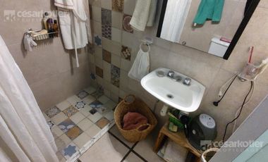 Muy linda casa 2 ambientes con departamento en el fondo