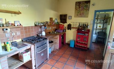Muy linda casa 2 ambientes con departamento en el fondo