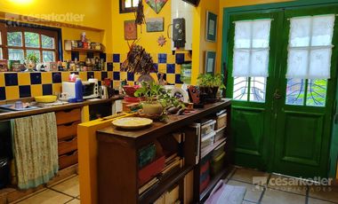 Muy linda casa 2 ambientes con departamento en el fondo