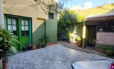 Muy linda casa 2 ambientes con departamento en el fondo