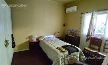 Muy linda casa 2 ambientes con departamento en el fondo