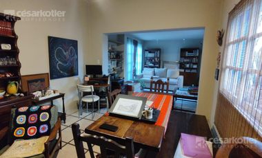 Muy linda casa 2 ambientes con departamento en el fondo