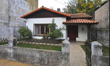 chalet a refaccionar a mtrs av peron calle Pringles 1200