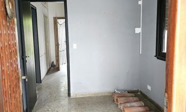 chalet a refaccionar a mtrs av peron calle Pringles 1200